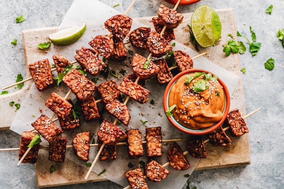 barbecue tempeh and sliced lemon fruit